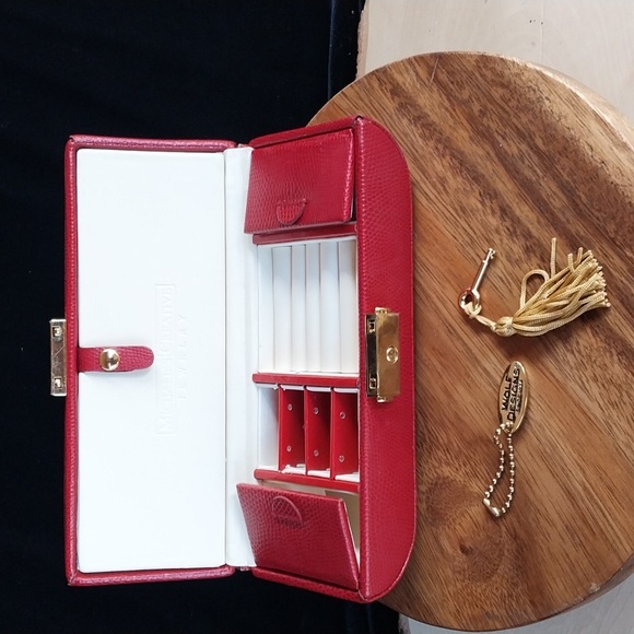 Locking Leather Travel Jewelry Case with Wolf Designs Tag and Tasseled Key - Picture 8 of 12